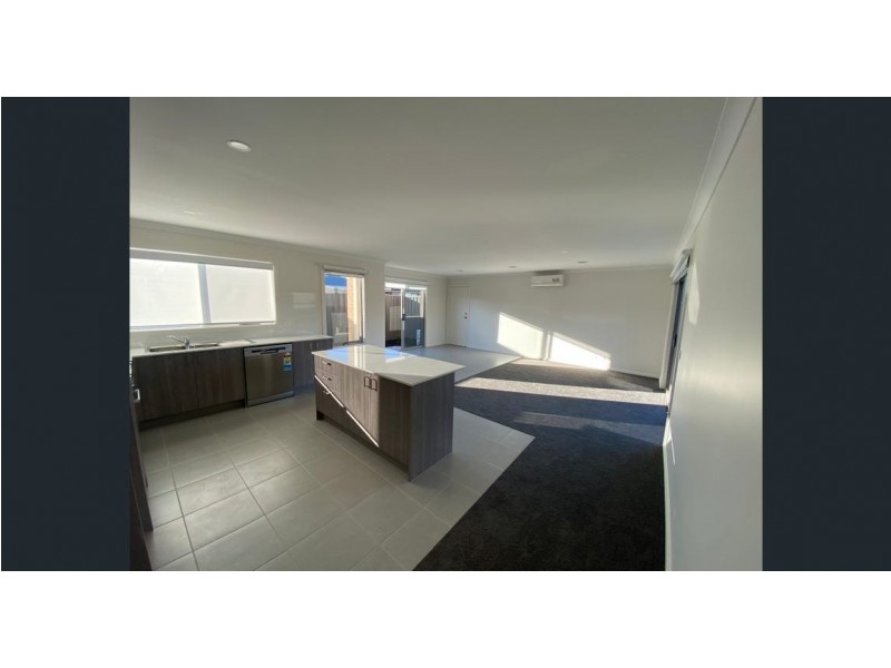 12 Manchester Circuit, Longwarry VIC 3816