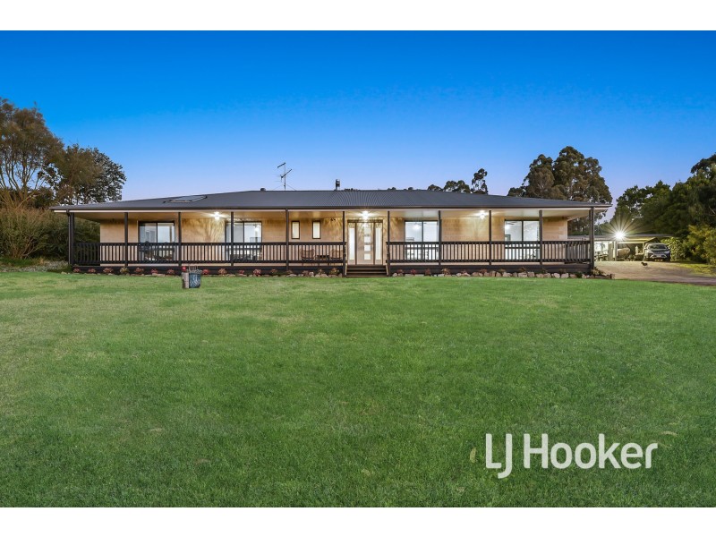 24 Settlers Rise, Drouin VIC 3818