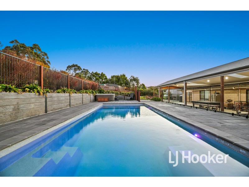 24 Settlers Rise, Drouin VIC 3818