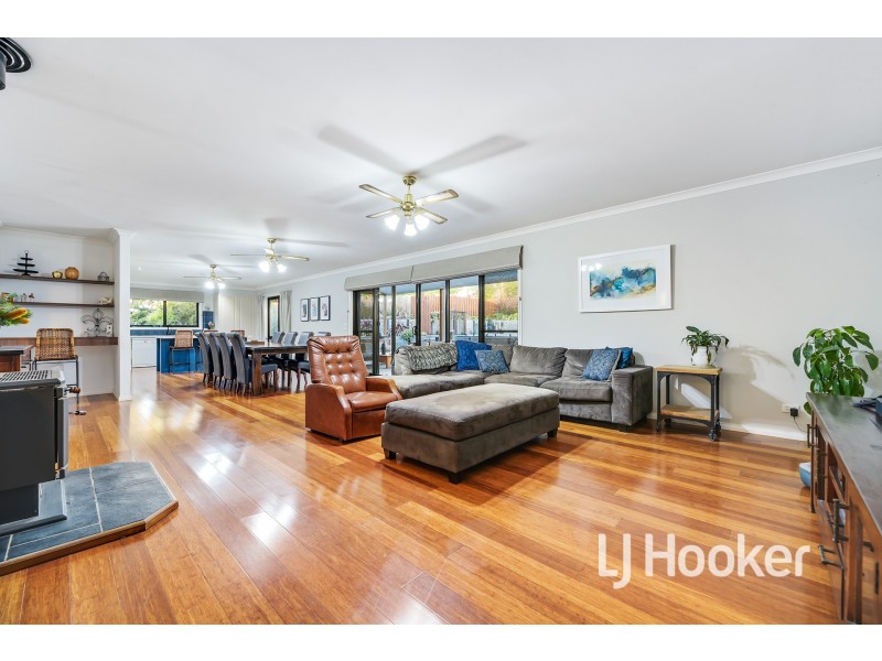 24 Settlers Rise, Drouin VIC 3818