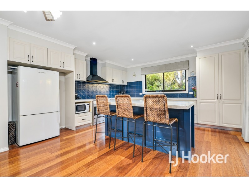 24 Settlers Rise, Drouin VIC 3818