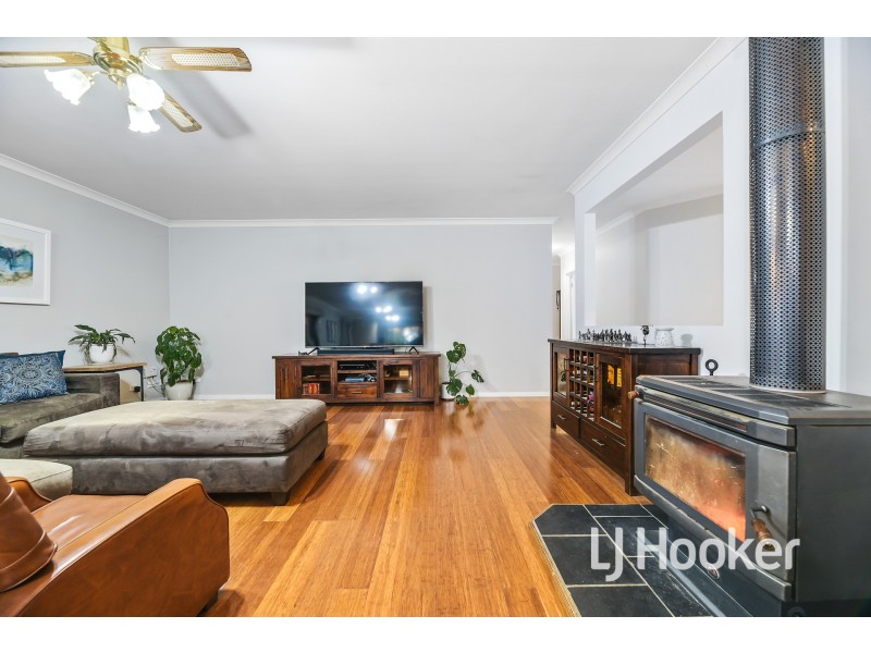 24 Settlers Rise, Drouin VIC 3818