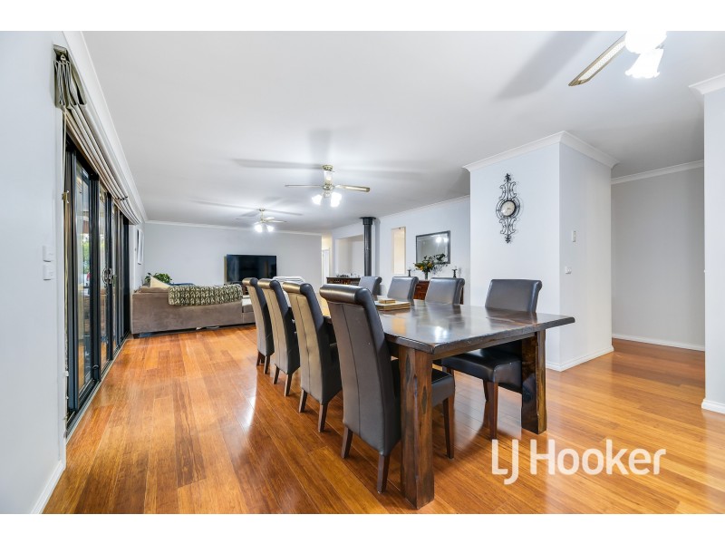 24 Settlers Rise, Drouin VIC 3818