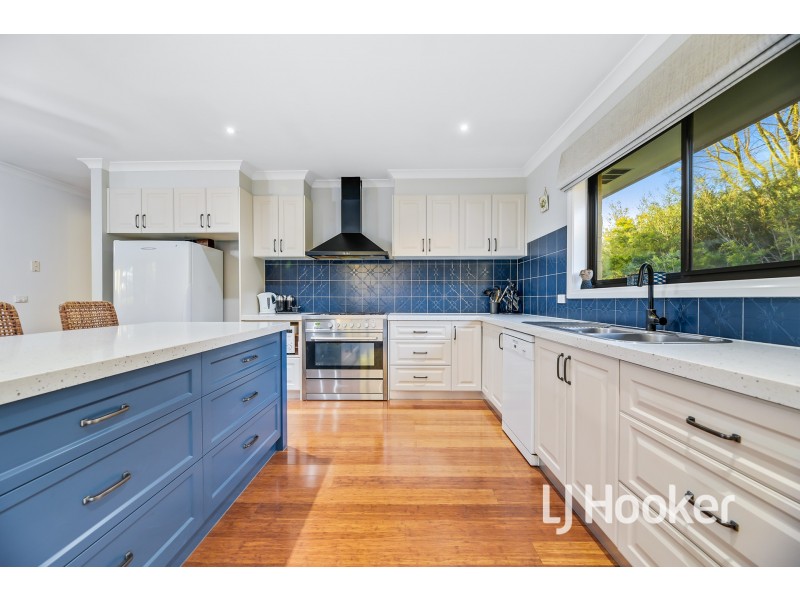 24 Settlers Rise, Drouin VIC 3818