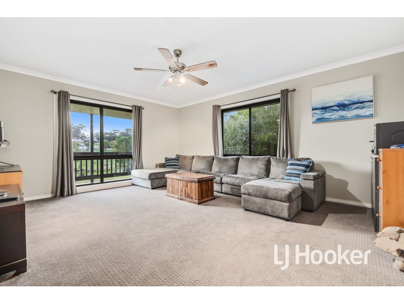 24 Settlers Rise, Drouin VIC 3818