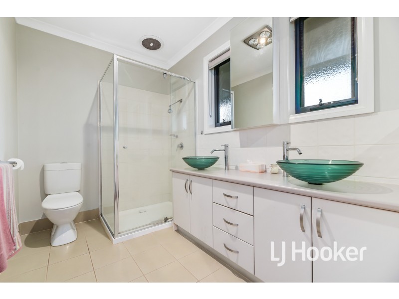 24 Settlers Rise, Drouin VIC 3818