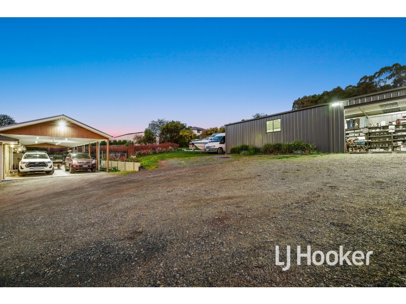 24 Settlers Rise, Drouin VIC 3818