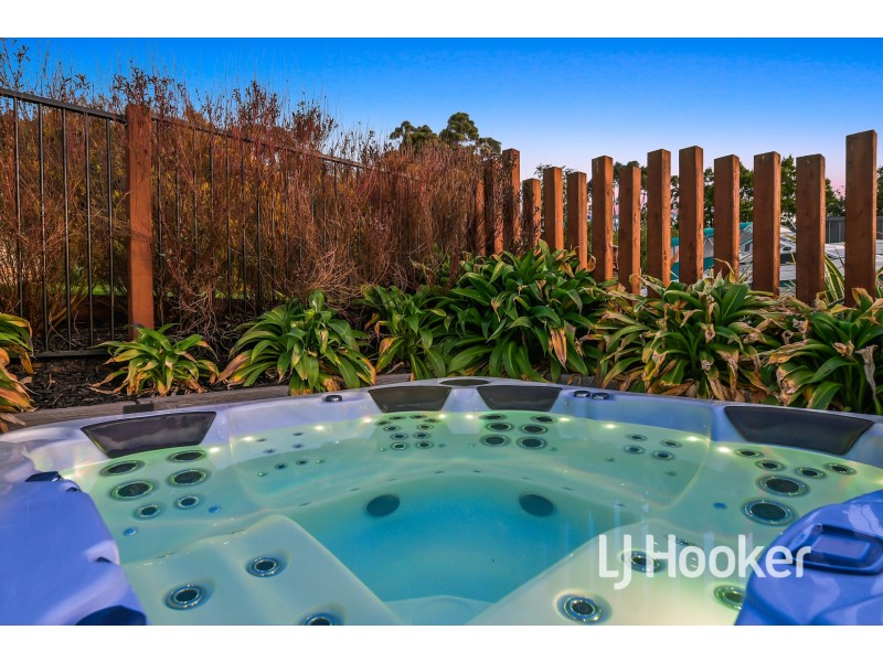 24 Settlers Rise, Drouin VIC 3818