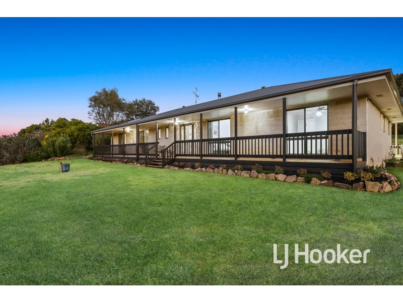 24 Settlers Rise, Drouin VIC 3818