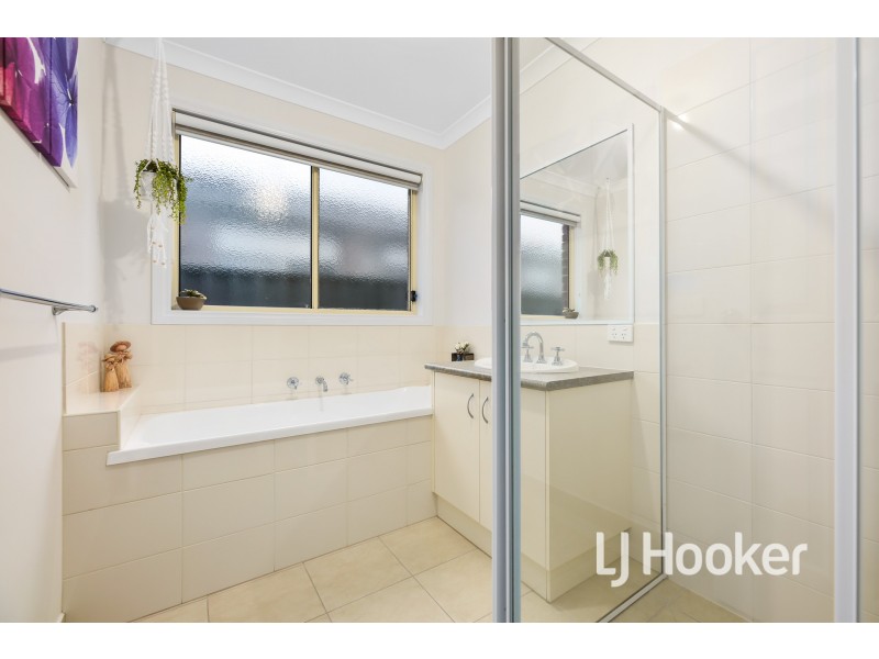 17 Elderberry Way, Pakenham VIC 3810