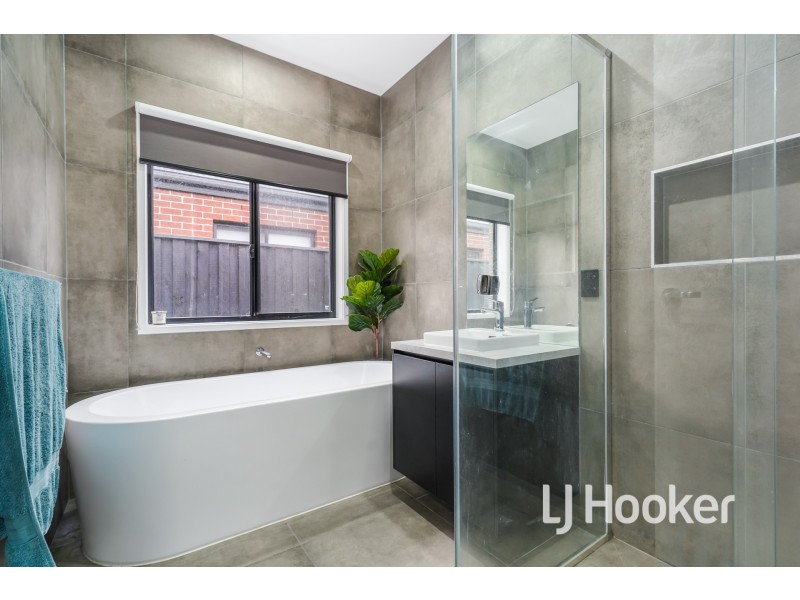 65 Kaduna Drive, Officer South VIC 3809