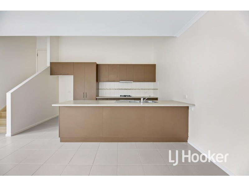 7 McClenaghan Place, Pakenham VIC 3810