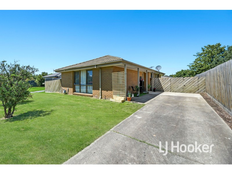 37 Barrington Drive, Pakenham VIC 3810
