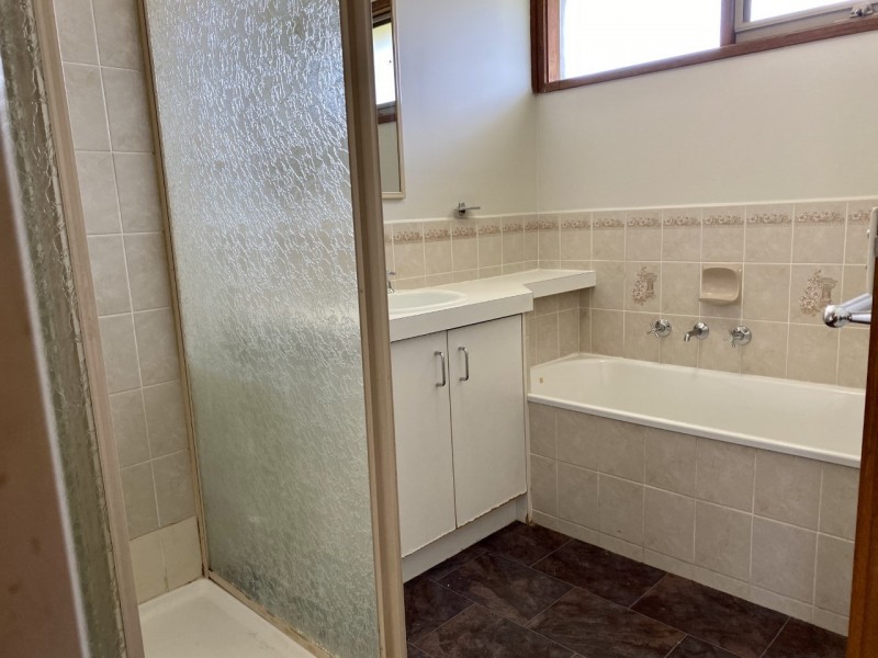 37 Barrington Drive, Pakenham VIC 3810