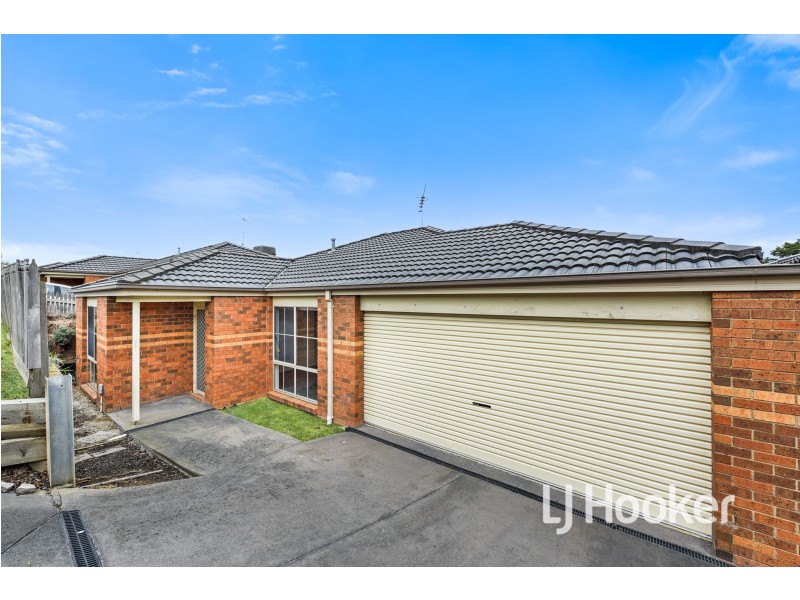 2/11 Renlik Court, Pakenham VIC 3810