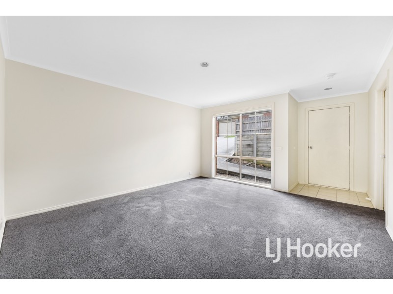 2/11 Renlik Court, Pakenham VIC 3810