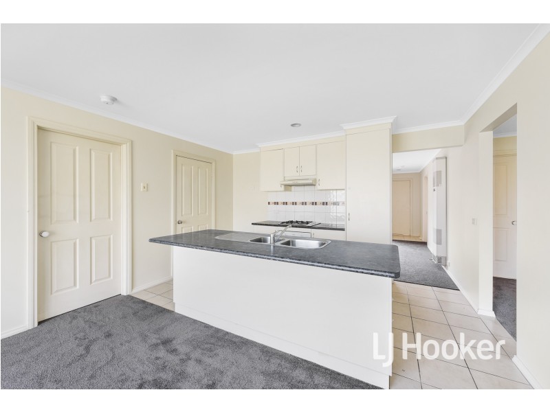 2/11 Renlik Court, Pakenham VIC 3810