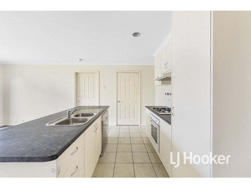 2/11 Renlik Court, Pakenham VIC 3810