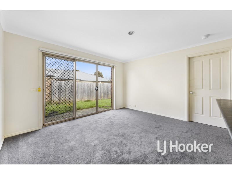 2/11 Renlik Court, Pakenham VIC 3810