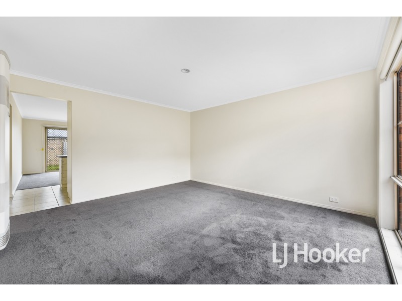 2/11 Renlik Court, Pakenham VIC 3810