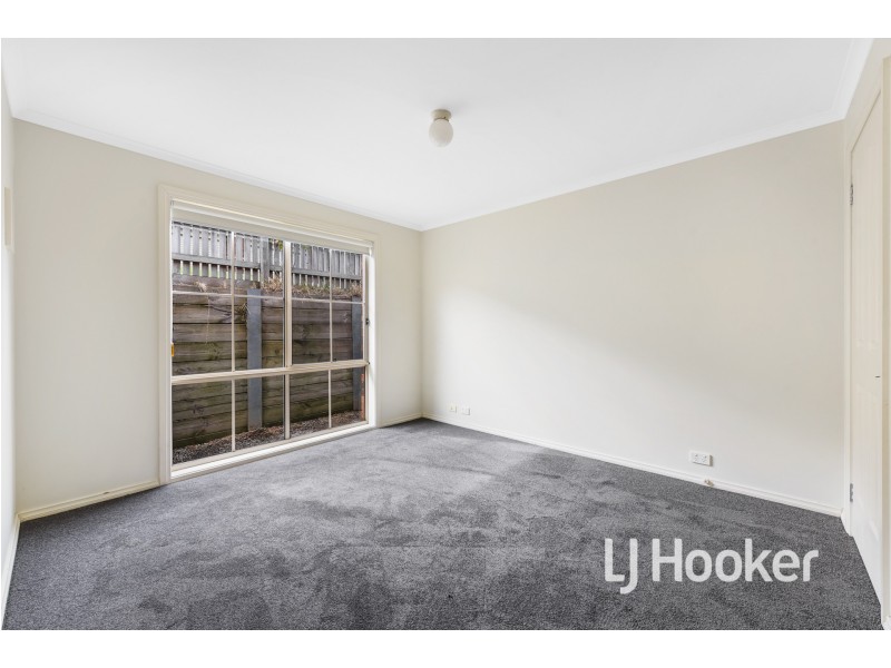 2/11 Renlik Court, Pakenham VIC 3810
