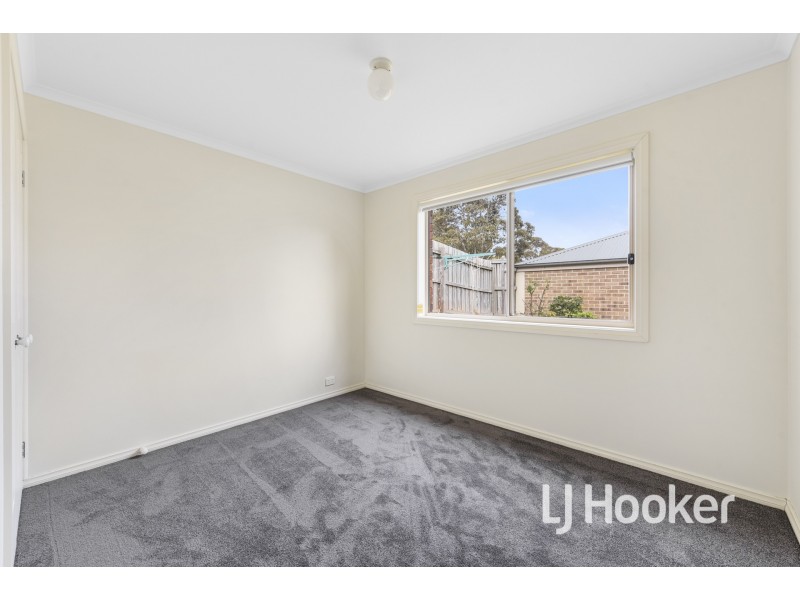 2/11 Renlik Court, Pakenham VIC 3810