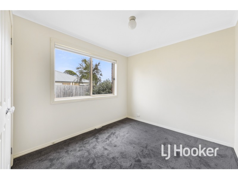 2/11 Renlik Court, Pakenham VIC 3810