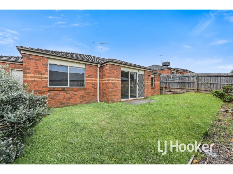 2/11 Renlik Court, Pakenham VIC 3810