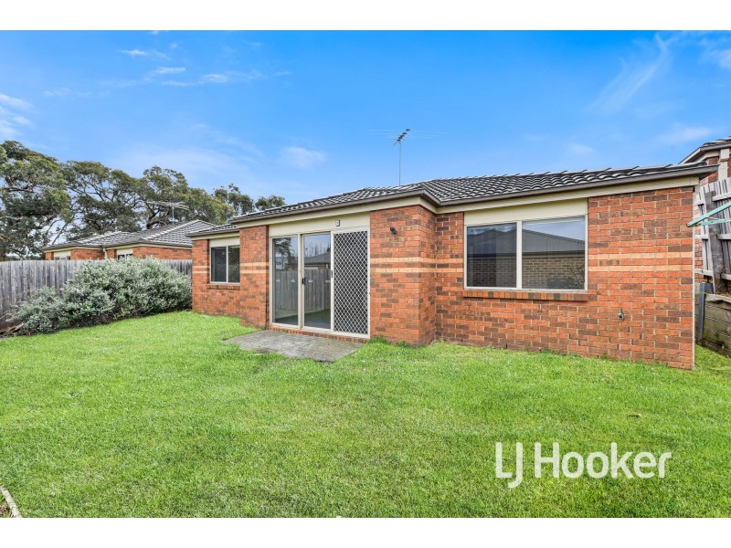 2/11 Renlik Court, Pakenham VIC 3810