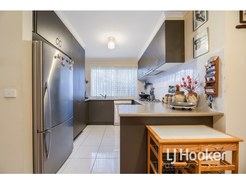 2/35 Meaby Drive, Pakenham VIC 3810