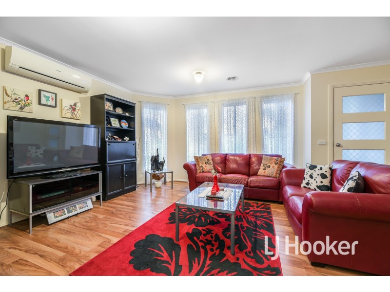 2/35 Meaby Drive, Pakenham VIC 3810