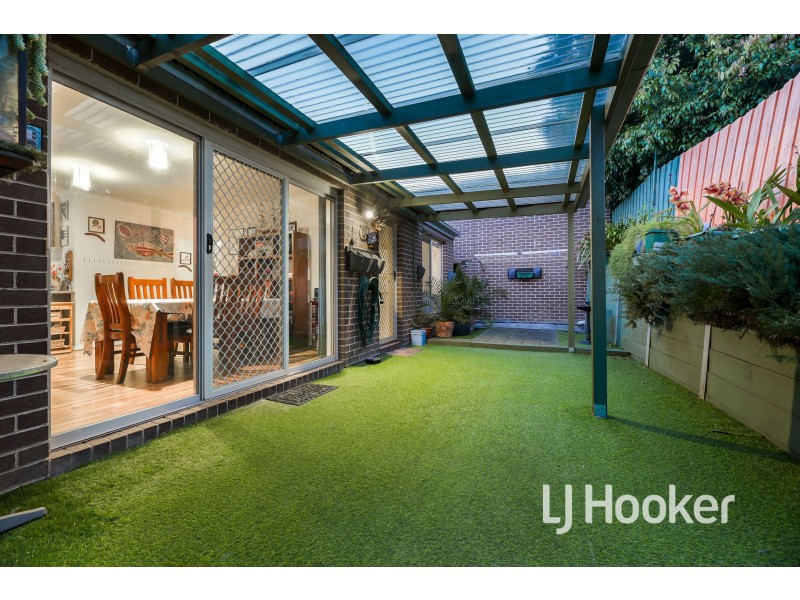 2/35 Meaby Drive, Pakenham VIC 3810