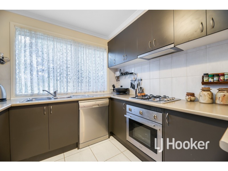 2/35 Meaby Drive, Pakenham VIC 3810