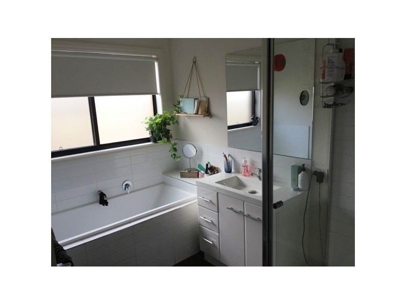 1/4 Mcclenaghan Place, Pakenham VIC 3810