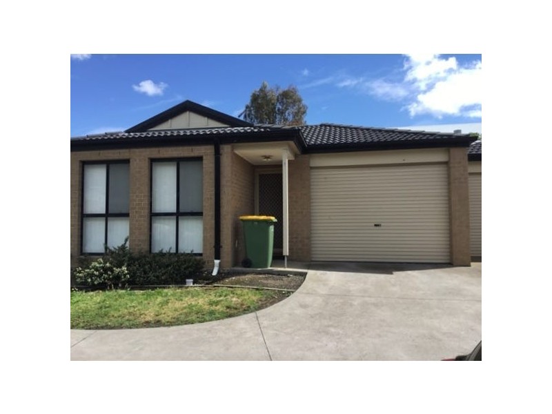 1/4 Mcclenaghan Place, Pakenham VIC 3810