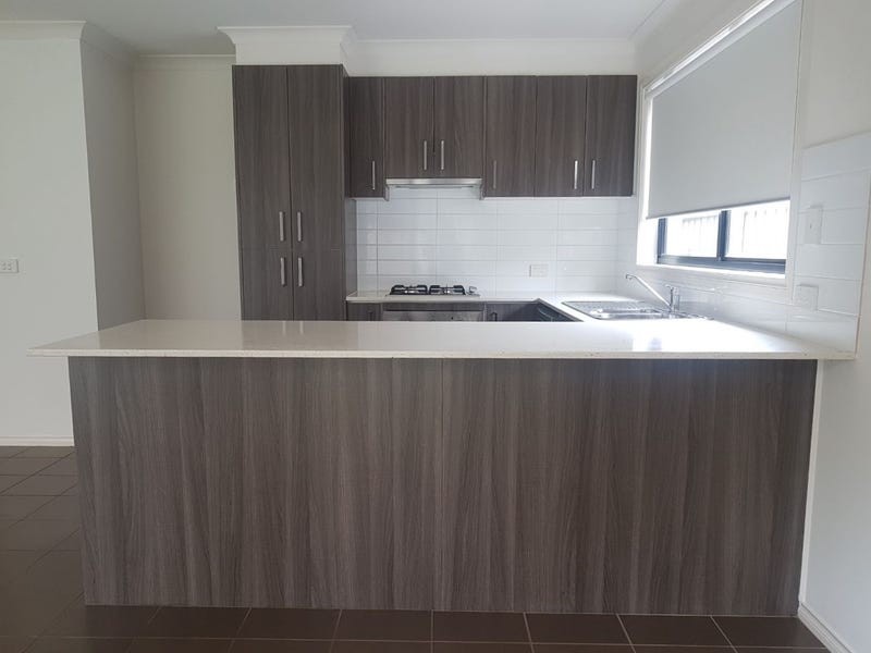 1/4 Mcclenaghan Place, Pakenham VIC 3810