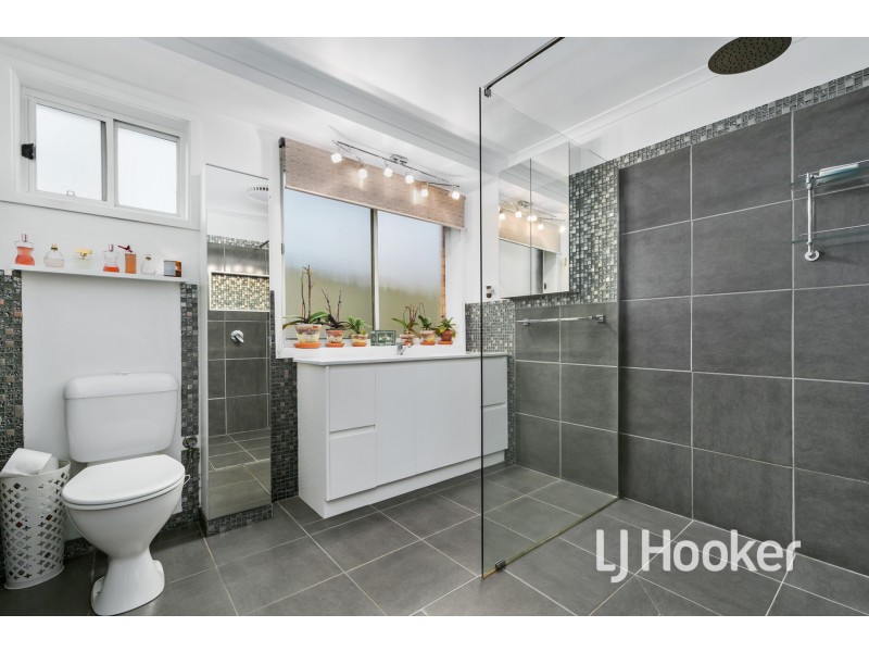 1 Bluegrass Crescent, Pakenham VIC 3810