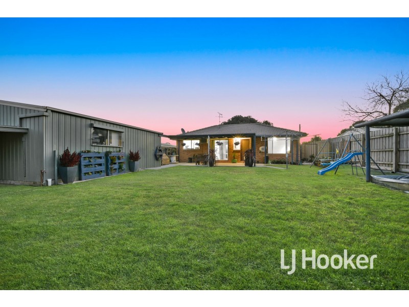 1 Bluegrass Crescent, Pakenham VIC 3810