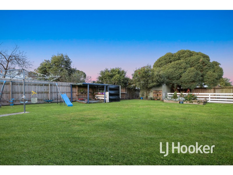 1 Bluegrass Crescent, Pakenham VIC 3810