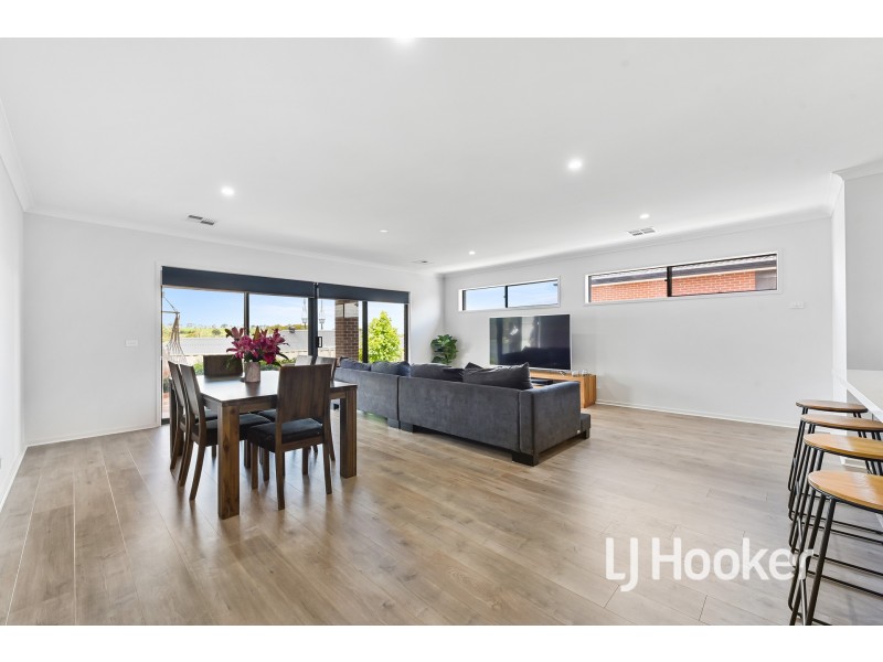 20 Summerhill Drive, Pakenham VIC 3810