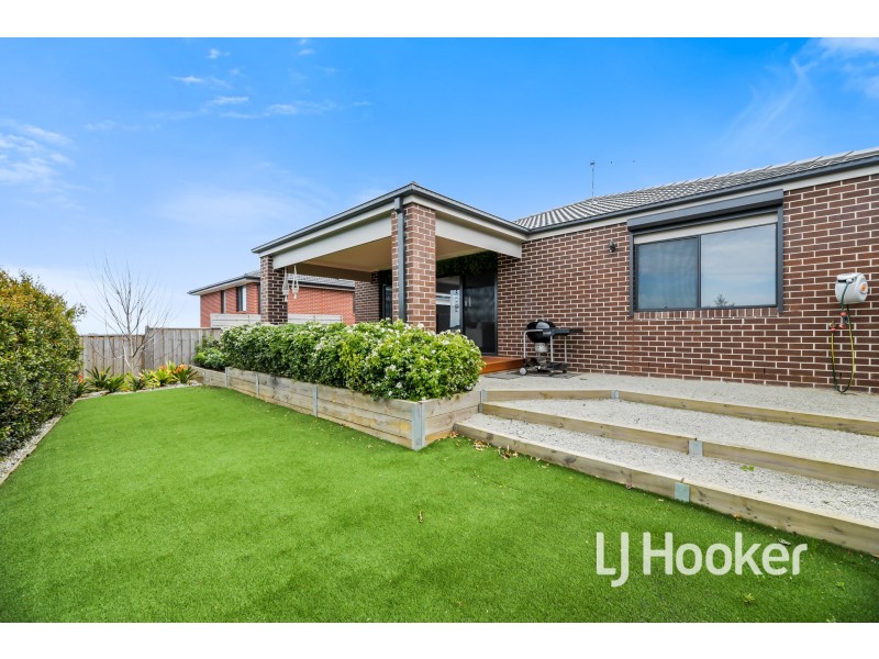 20 Summerhill Drive, Pakenham VIC 3810