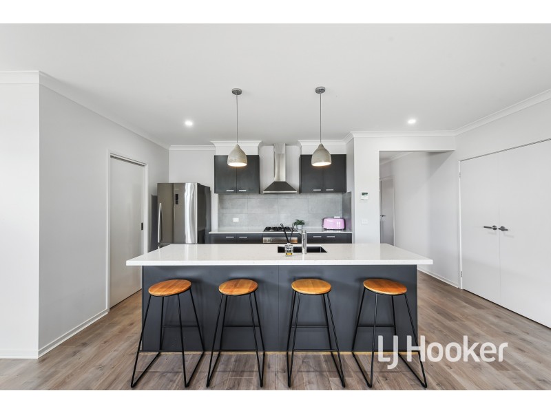 20 Summerhill Drive, Pakenham VIC 3810