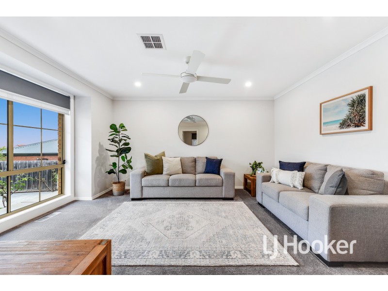 7 Dudley Mews, Pakenham VIC 3810