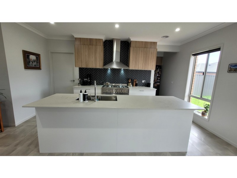 11 Zermatt Loop, Pakenham VIC 3810