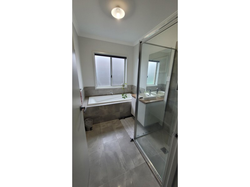 11 Zermatt Loop, Pakenham VIC 3810