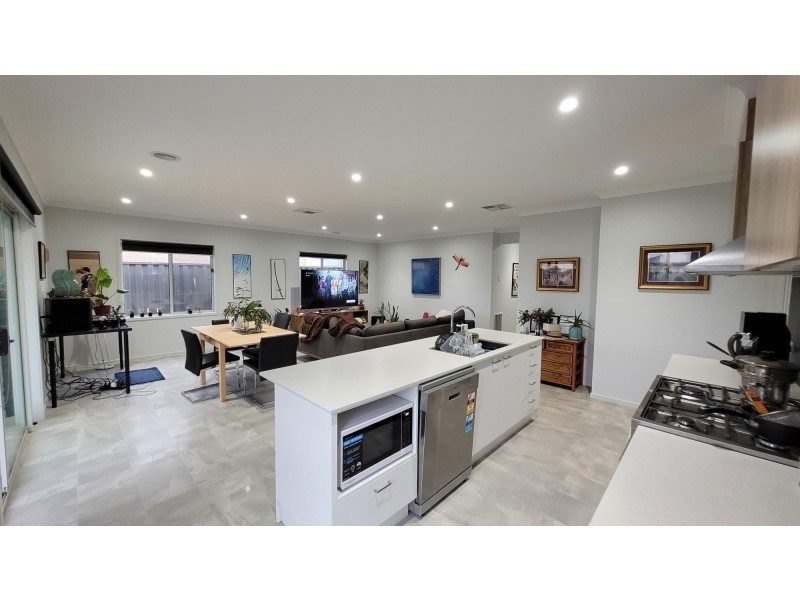 11 Zermatt Loop, Pakenham VIC 3810