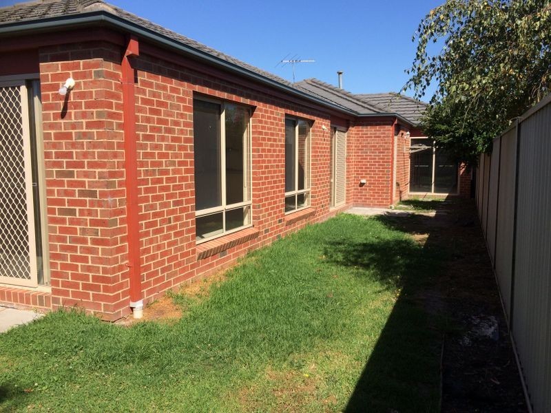 2 Catherine Place, Pakenham VIC 3810