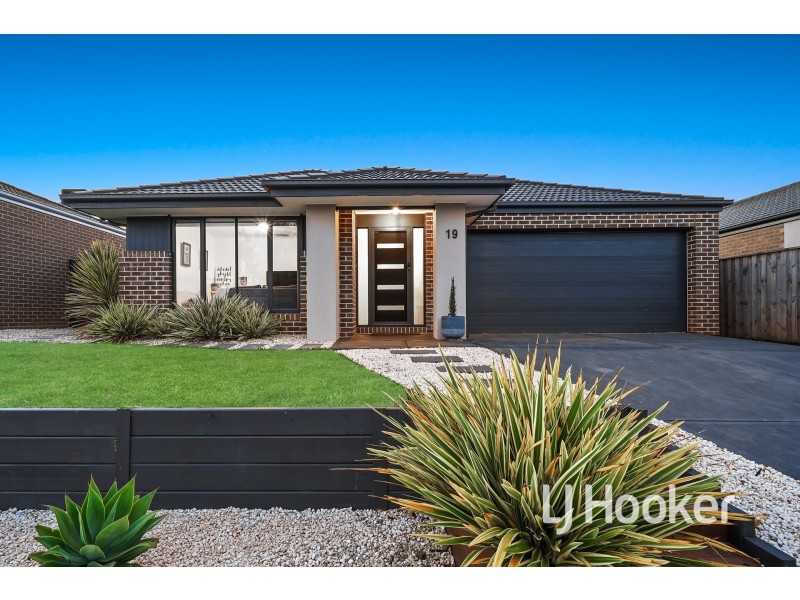 19 Vantage Drive, Pakenham VIC 3810