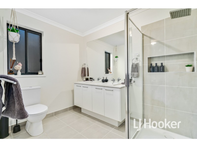 19 Vantage Drive, Pakenham VIC 3810