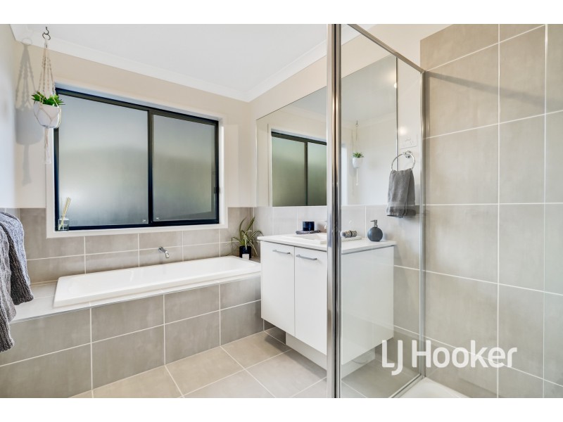 19 Vantage Drive, Pakenham VIC 3810